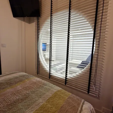 Aquarius White Apartment